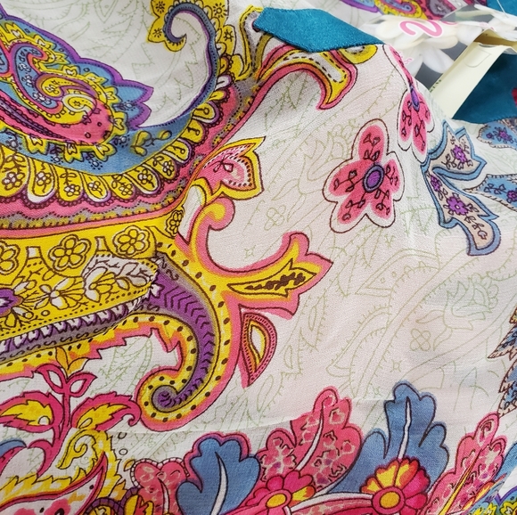 Vivāā Colorful Sheer Paisley Pullover Blouse - Picture 9 of 10